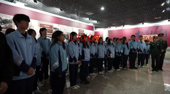 长春理工大学开展清明祭扫烈士陵园活动