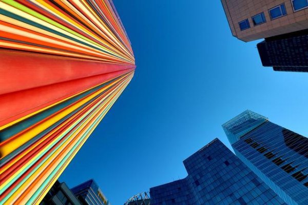 万兴科技的“裸泳”时刻：港股上市折戟，高毛利率换不来利润增长